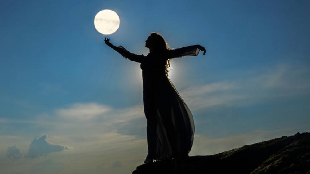 Powerful Leo full moon ritual ideas to ignite passion and joy.